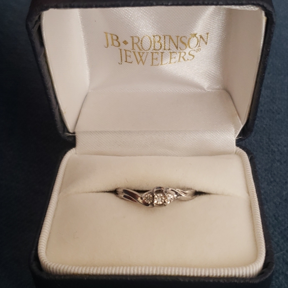 Diamond ring - .03ct